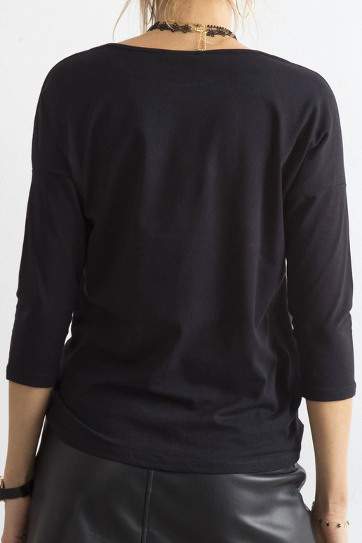 Aprillikuu must pluus