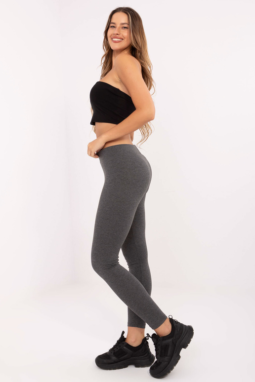 Tumehallid Basic retuusid