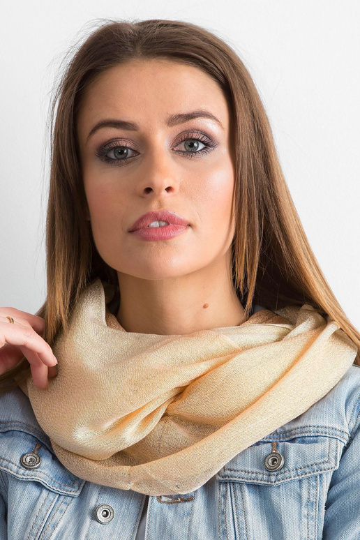 Beež ja virsik läikiv korsten