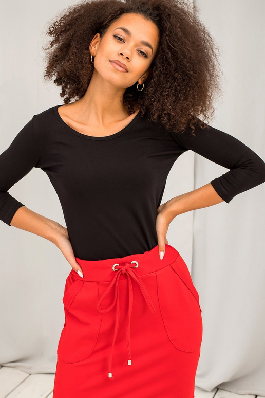 Mona must naiste põhipluus