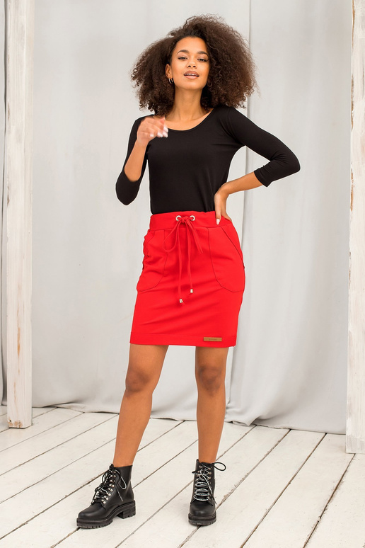 Mona must naiste põhipluus