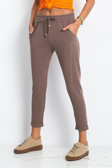 Tumebeežid püksid Lähenevad 2