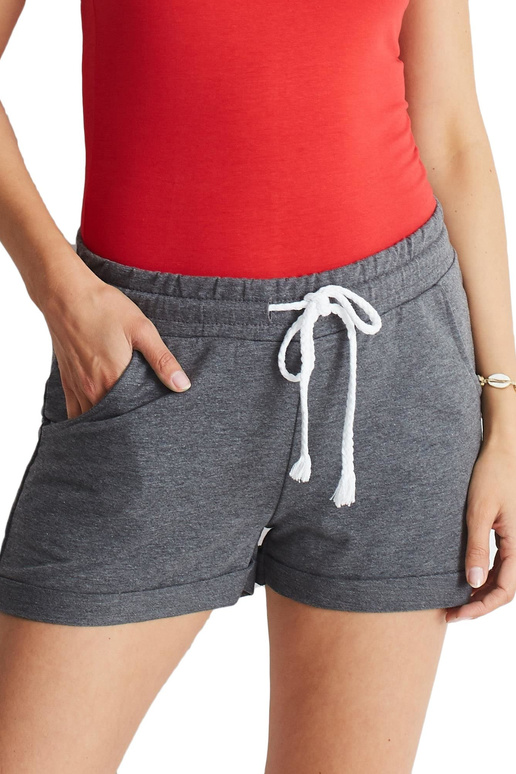 Tumehallid noorendavad lühikesed püksid