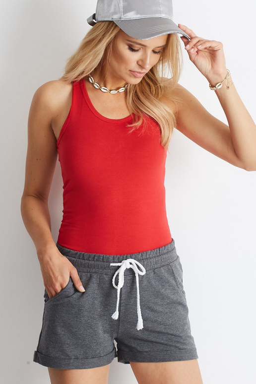 Tumehallid noorendavad lühikesed püksid