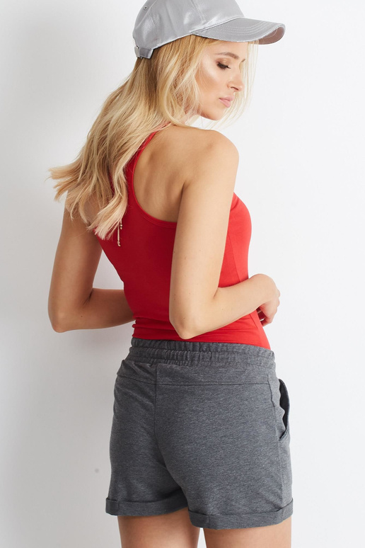 Tumehallid noorendavad lühikesed püksid