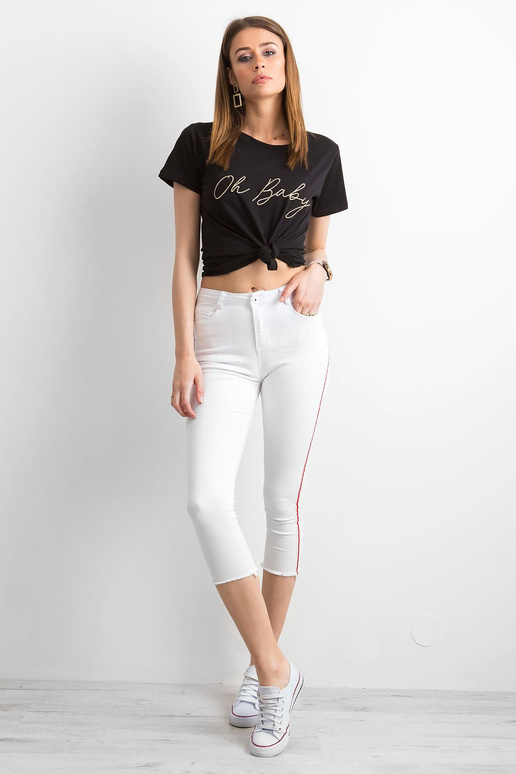 Valged punase triibuga püksid Valged punase triibuga püksid