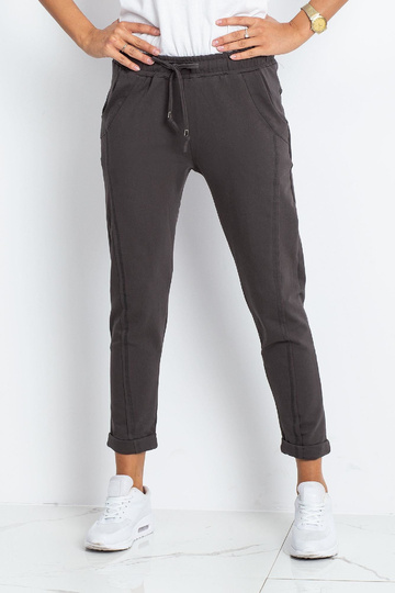 Tumedad khakivärvi püksid...