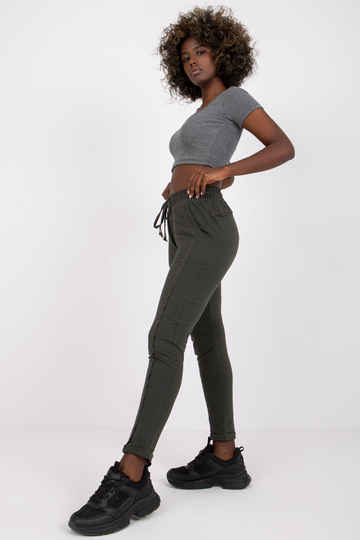 Tumedad khakivärvi püksid... 2