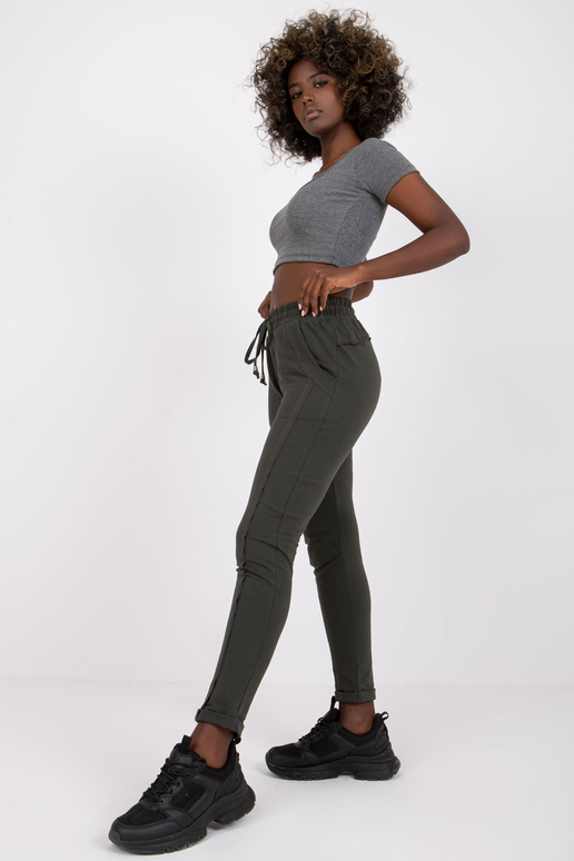 Tumedad khakivärvi püksid Ligipääsetavad