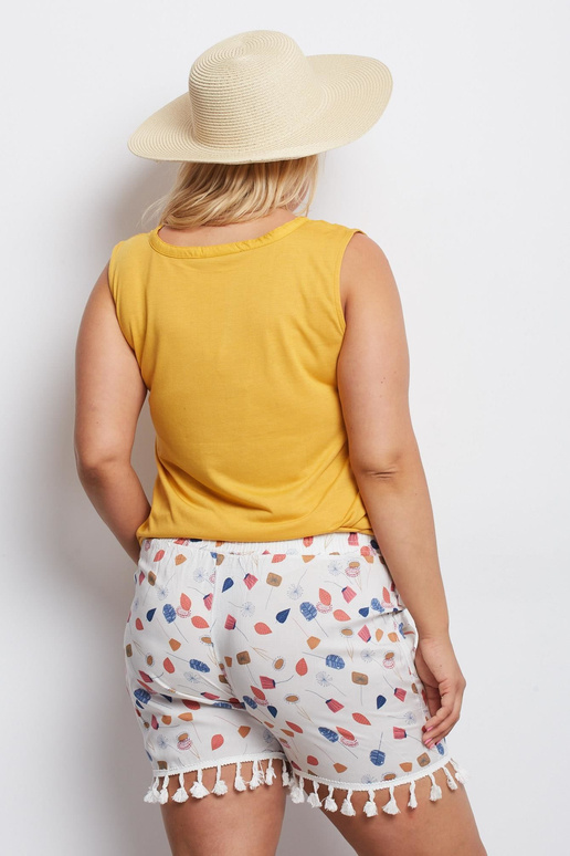 Suures suuruses valged lühikesed püksid