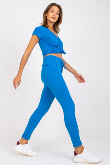 Sinised püksid Ligipääsetav