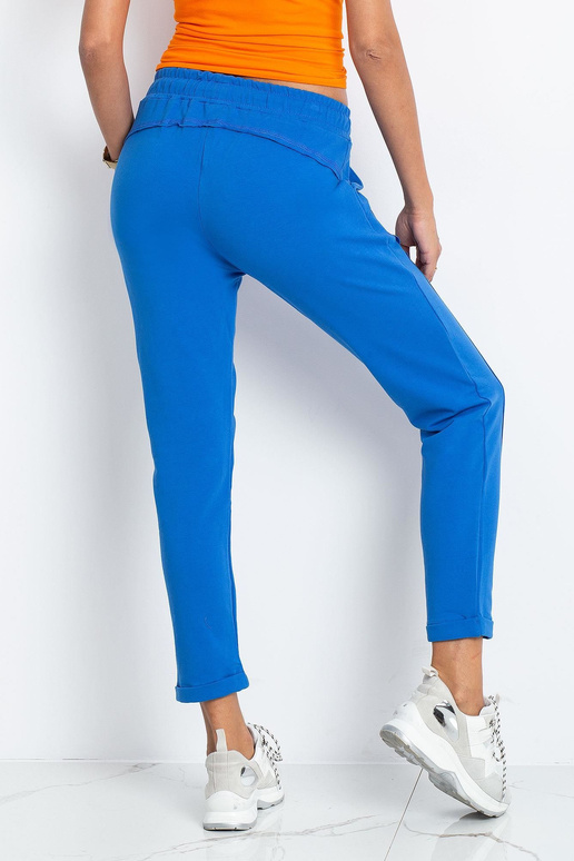 Sinised püksid Ligipääsetav