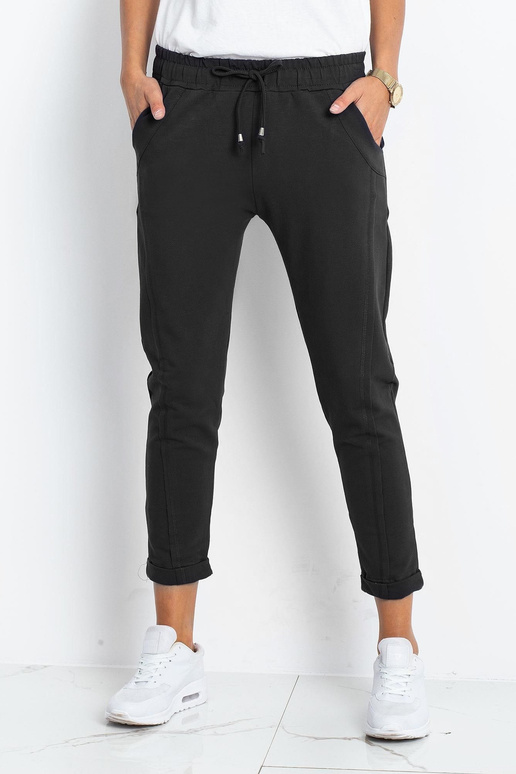 Mustad püksid ligipääsetav