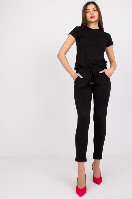 Mustad püksid ligipääsetav