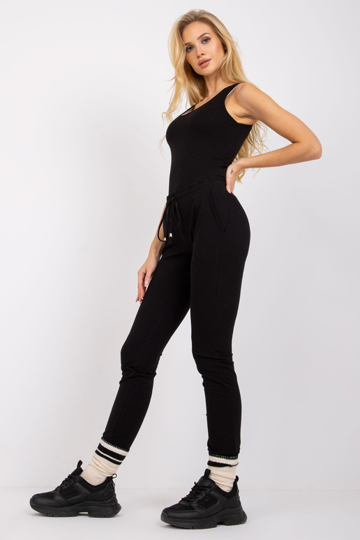 Mustad püksid Kiiremini