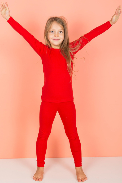 Punased siledad säärised tüdrukule