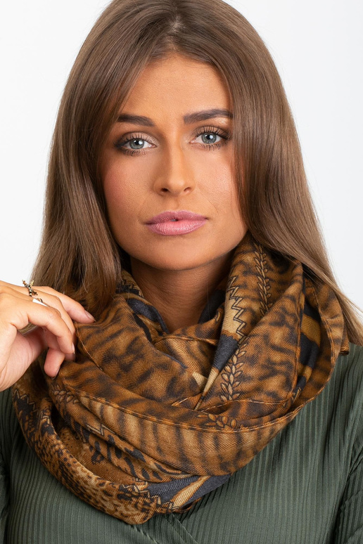 Helepruun loomamustriga tropp