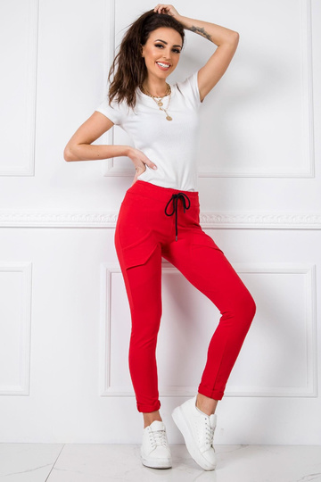 Punased püksid Valmis