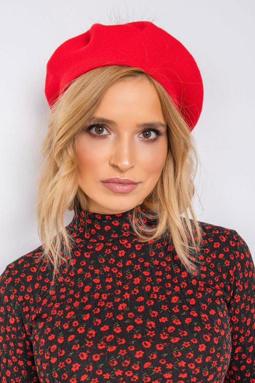 Punane kootud barett pompooniga