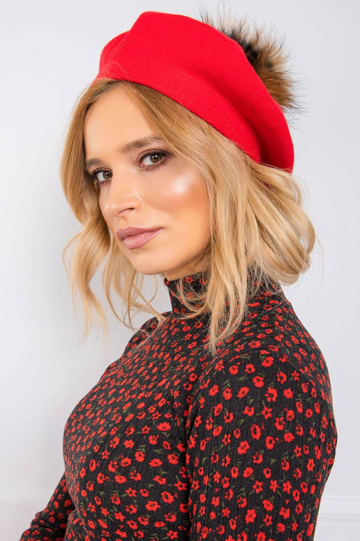 Punane kootud barett pompooniga