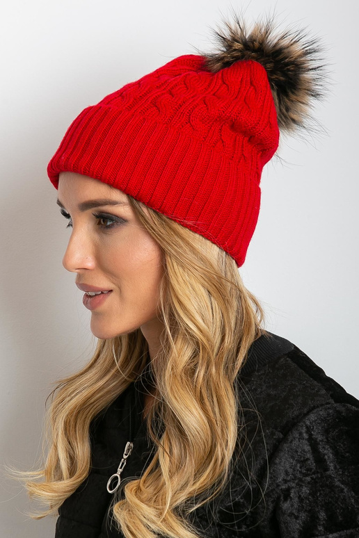 Punane sooniku ja karvase pomponiga müts