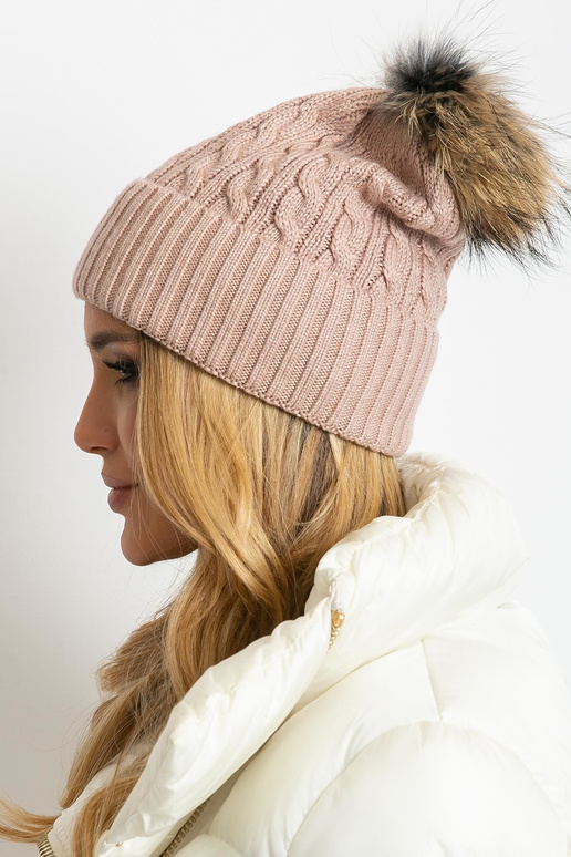 Määrdunud roosa müts sooniku ja...