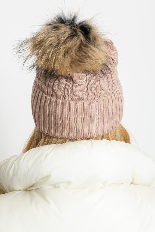 Määrdunud roosa müts sooniku ja...