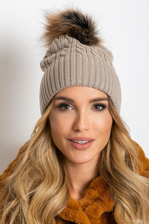 Beež müts sooniku ja karvase pompooniga