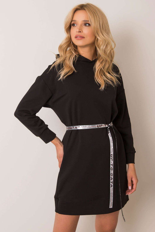 Must Nelly kleit Must Nelly kleit