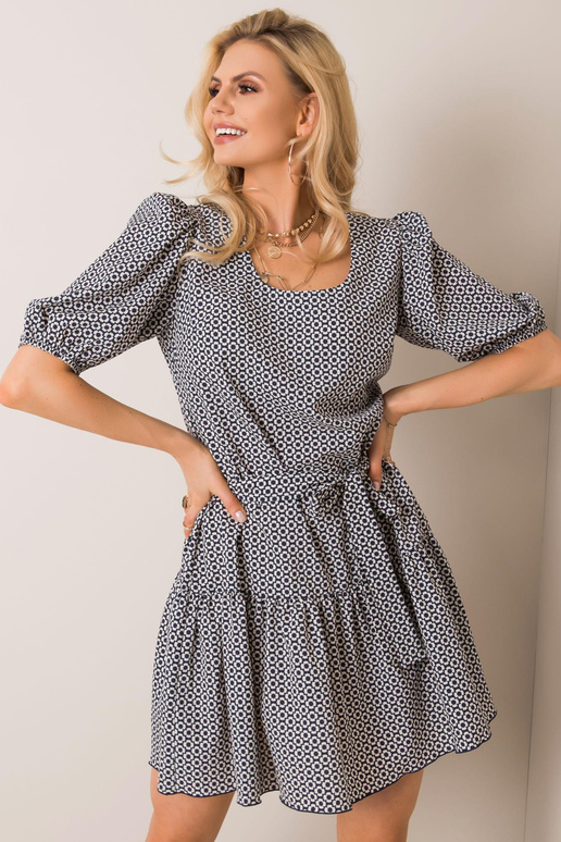 Meresinine ja valge romantiline kleit