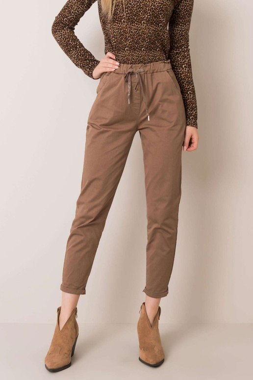 Carrie tumebeežid püksid Carrie tumebeežid püksid