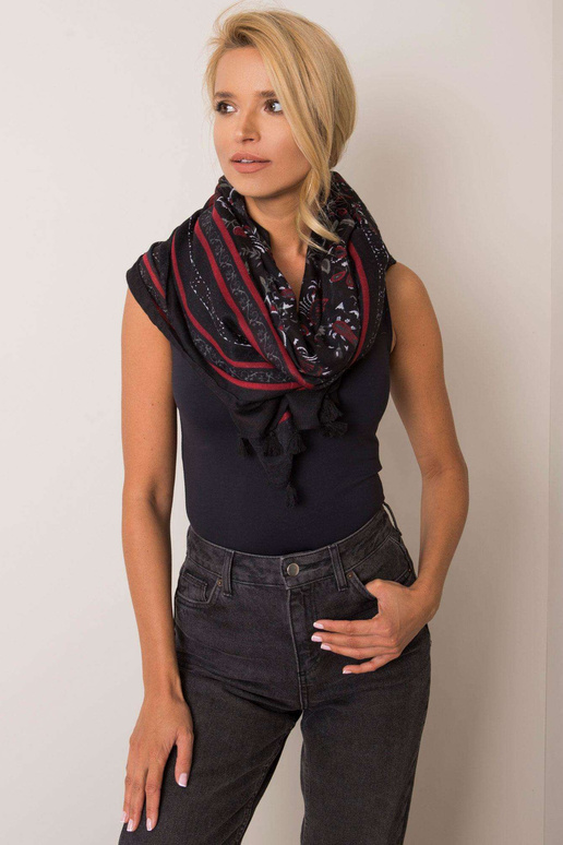 Must taimsete mustritega tropp