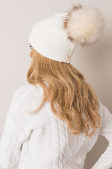 Czapka- JK-CZ-15.70 valge värv 2