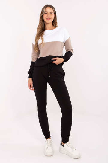 Beež ja must komplekt...