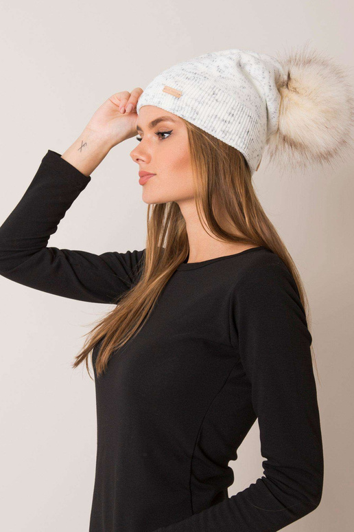 Ecru naiste müts pompooniga RUE PARIS