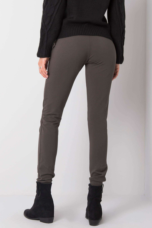 Tumedad khakivärvi dressipüksid Stiilsed Tumedad khakivärvi dressipüksid Stiilsed