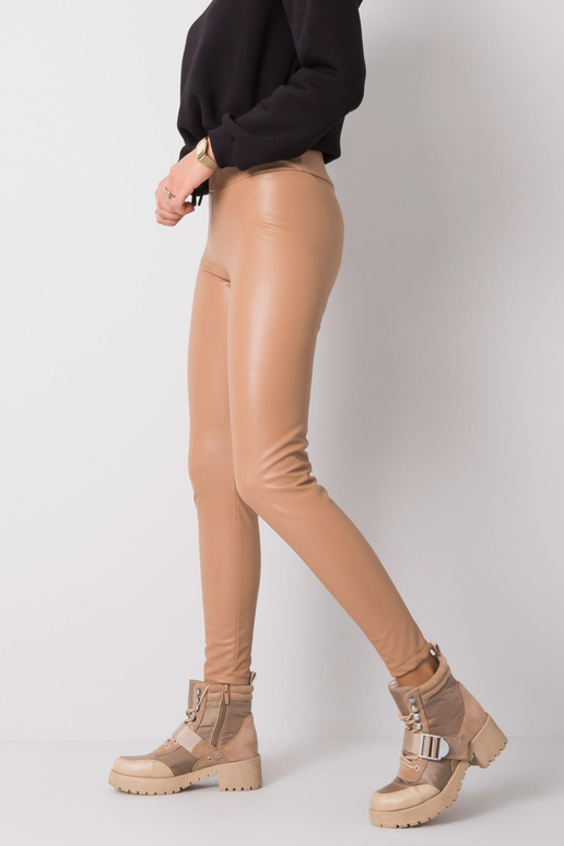 Briana helepruunid kunstnahast...