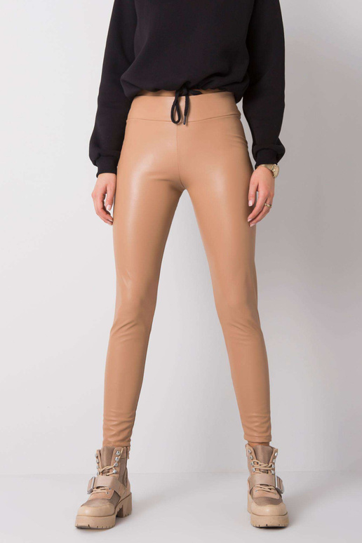 Briana helepruunid kunstnahast...