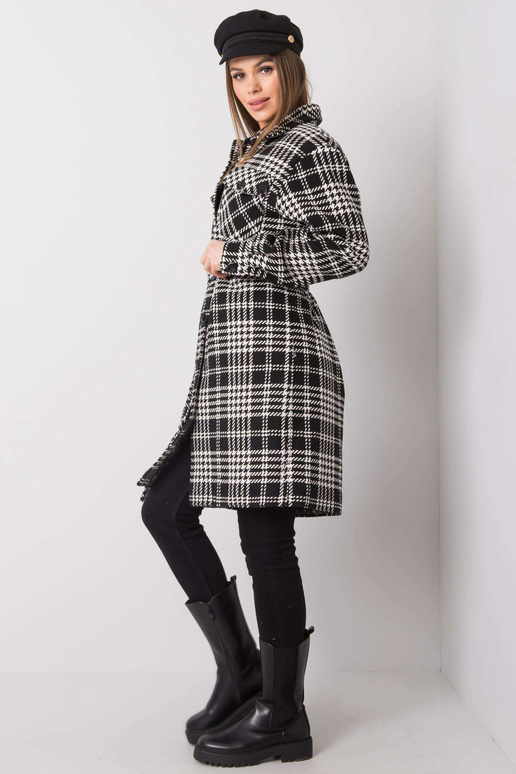 Elina must-valge ruuduline mantel Elina must-valge ruuduline mantel