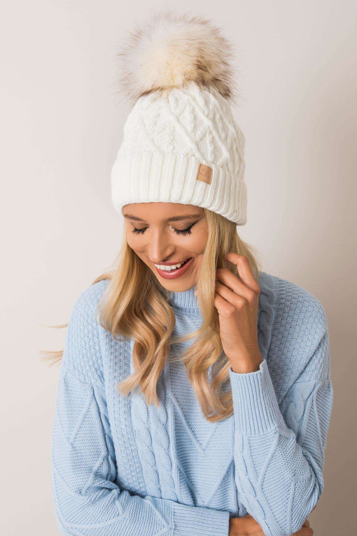 Czapka- JK-CZ-9,74 valge värv