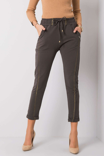 Riviera tumedad khakivärvi... 2