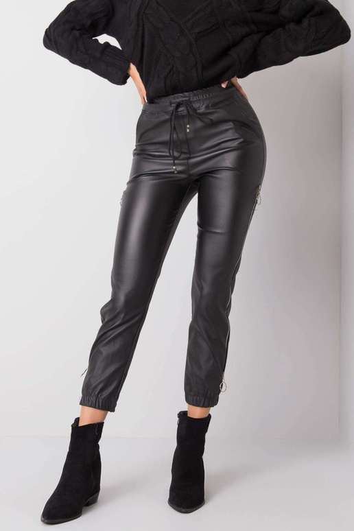 Jackies mustad vahatatud püksid