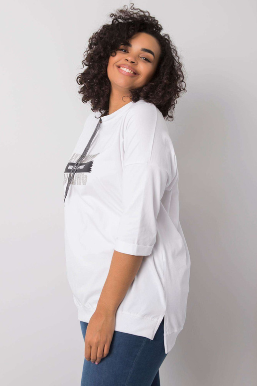 Valge pluus Raissa kirjaga