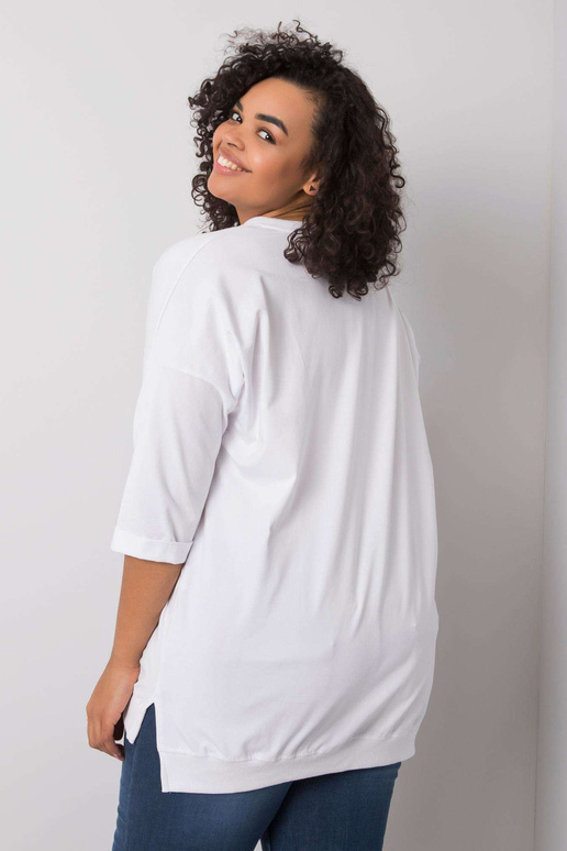 Valge pluus Raissa kirjaga