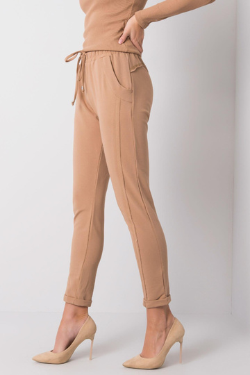 Kaamelipüksid ligipääsetav