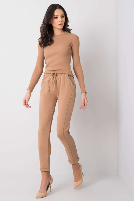 Kaamelipüksid ligipääsetav