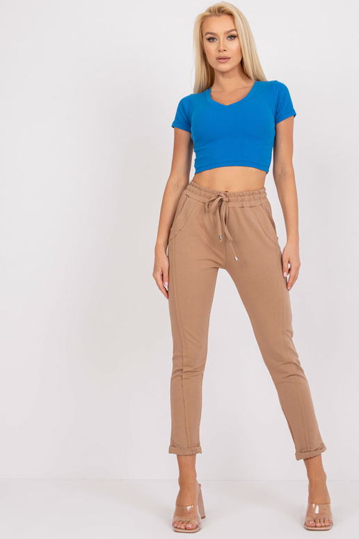 Kaamelipüksid ligipääsetav