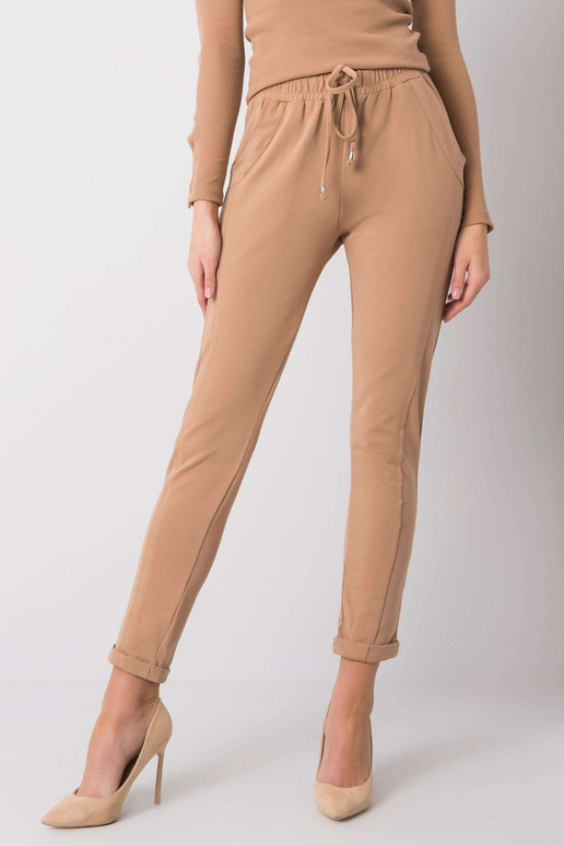 Kaamelipüksid ligipääsetav