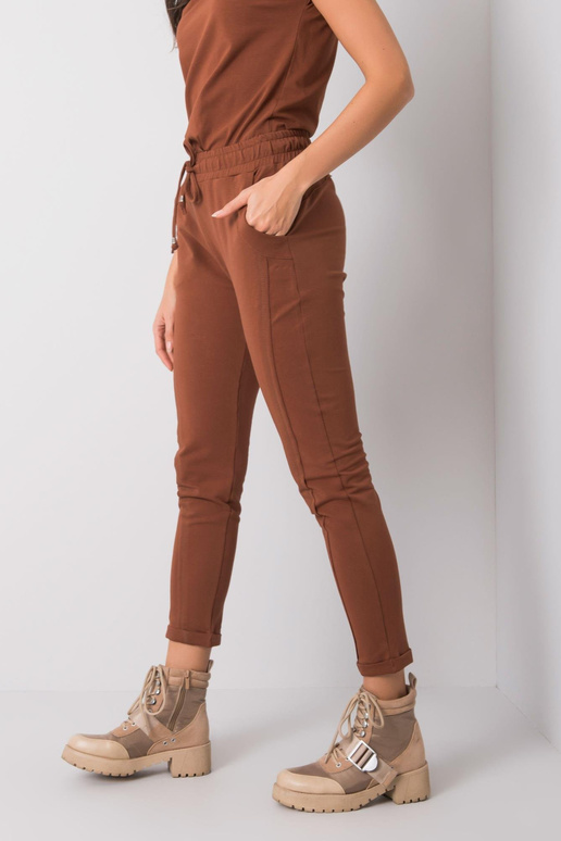 Pruunid püksid Ligipääsetav Pruunid püksid Ligipääsetav