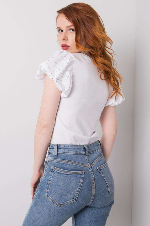 Valge Tilly aplikatsiooniga T-särk Valge Tilly aplikatsiooniga T-särk